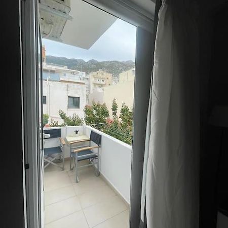 Studio In The Center, 2 Mins From The Beach Loutraki  Bagian luar foto