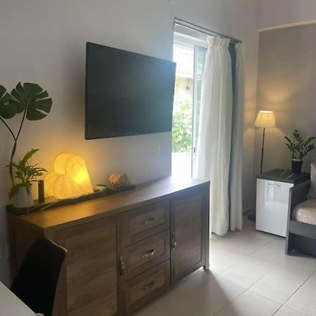 Studio In The Center, 2 Mins From The Beach Loutraki  Bagian luar foto
