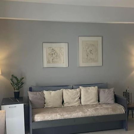 Studio In The Center, 2 Mins From The Beach Loutraki  Bagian luar foto