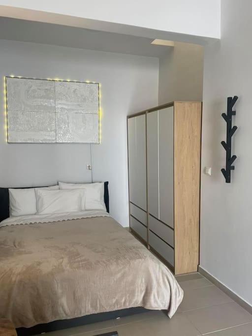 Studio In The Center, 2 Mins From The Beach Loutraki  Bagian luar foto